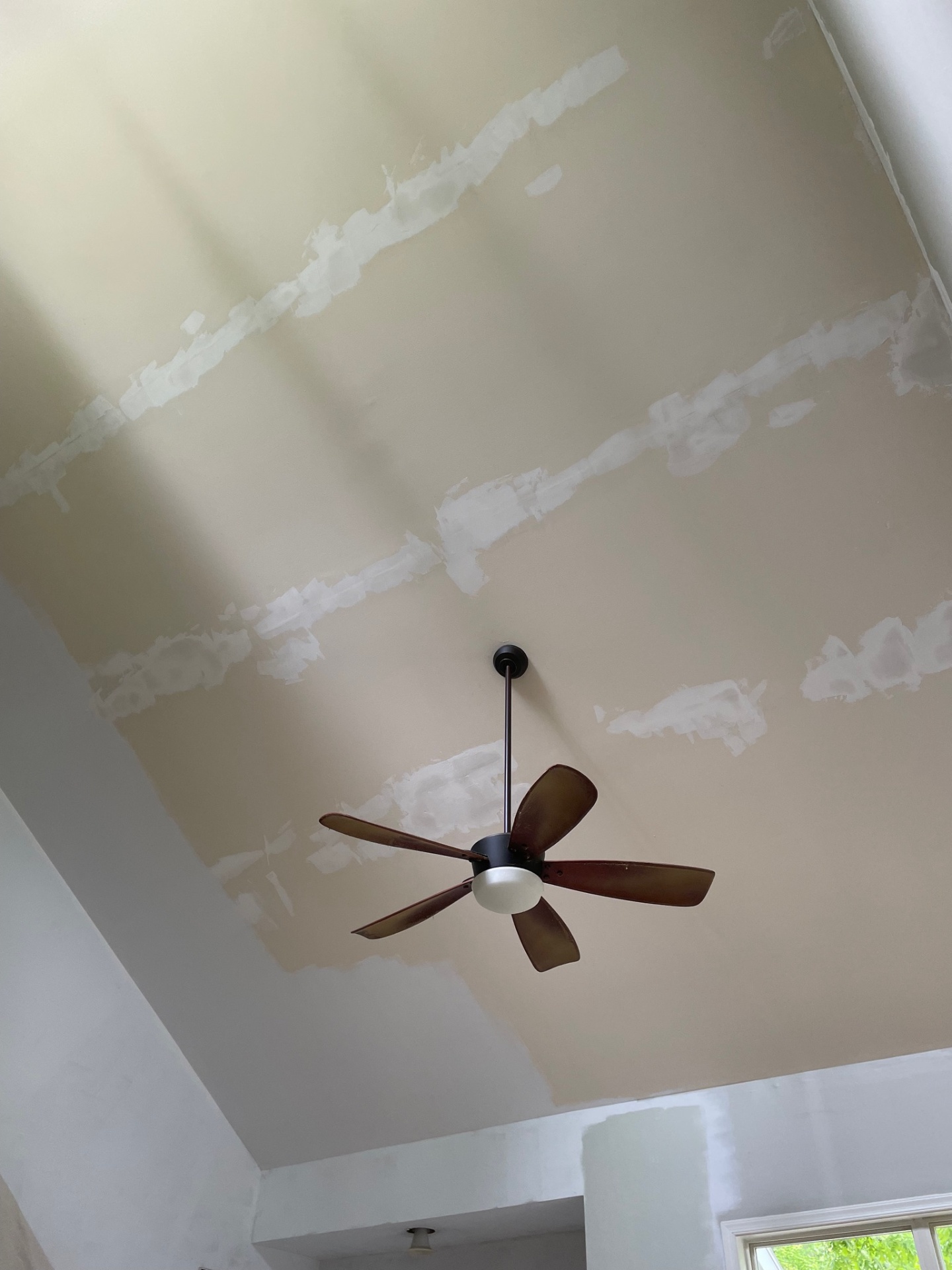 Ceilings that look white, are not always really white